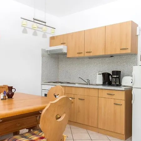 In 19492 Daire Balatonmáriafürdő