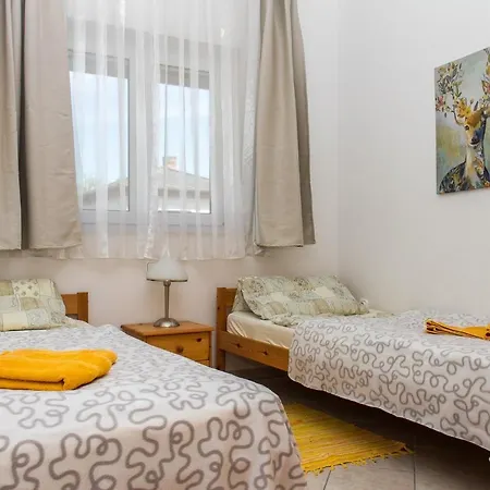 Apartment In Balatonmariafuerdo 19492