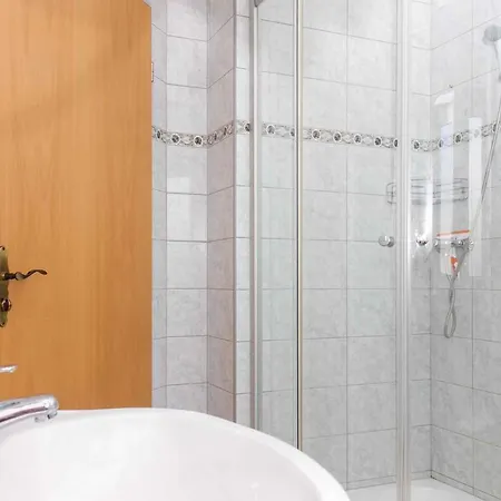 Apartment In Balatonmariafuerdo 19492