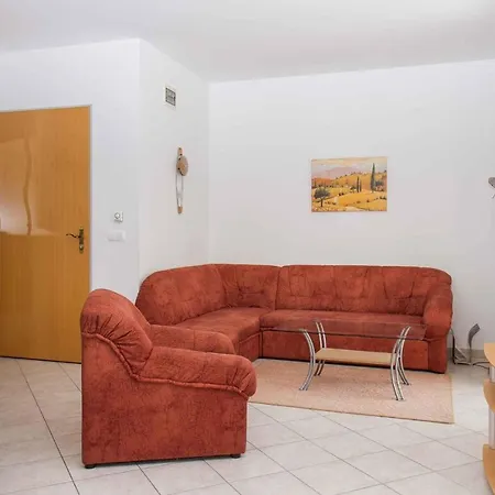 Apartment In Balatonmariafuerdo 19492
